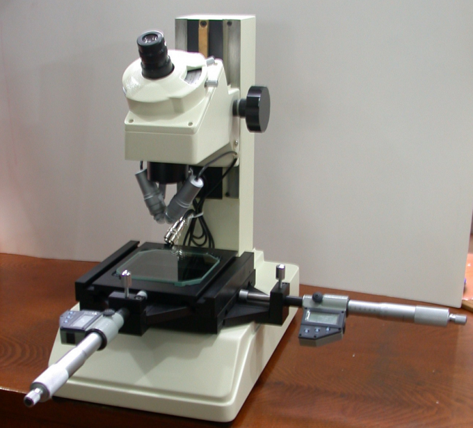 DTM-250/DTM-500 Tool Makers Microscope For Non - Contact Inspection